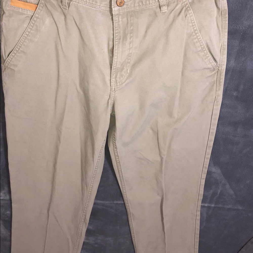 Southern Tide Rt-7 34w 32L mens Khaki pants.
